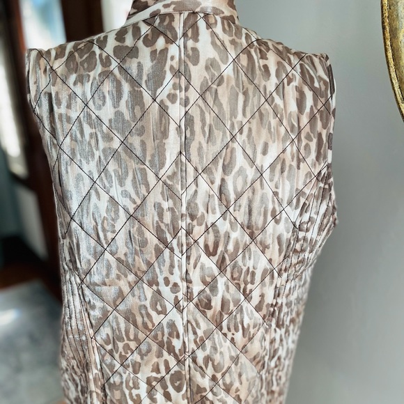 NWOT Chico’s Leopard Print Quilted Vest - Picture 4 of 8